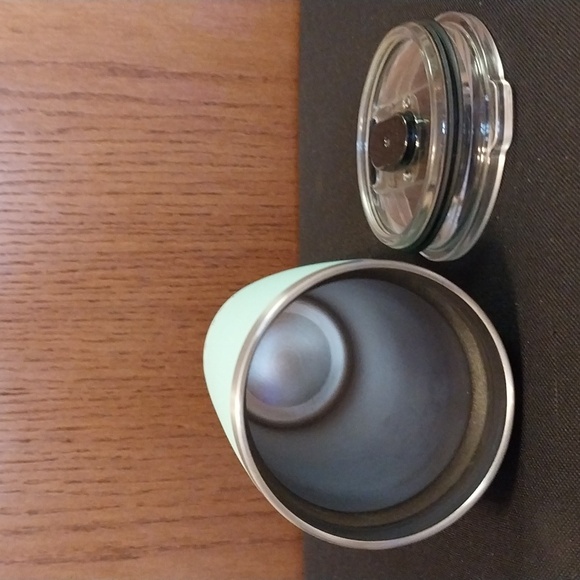 YETI BRAND TURQUOISE 20 OZ INSULATED TUMBLER - Picture 8 of 8